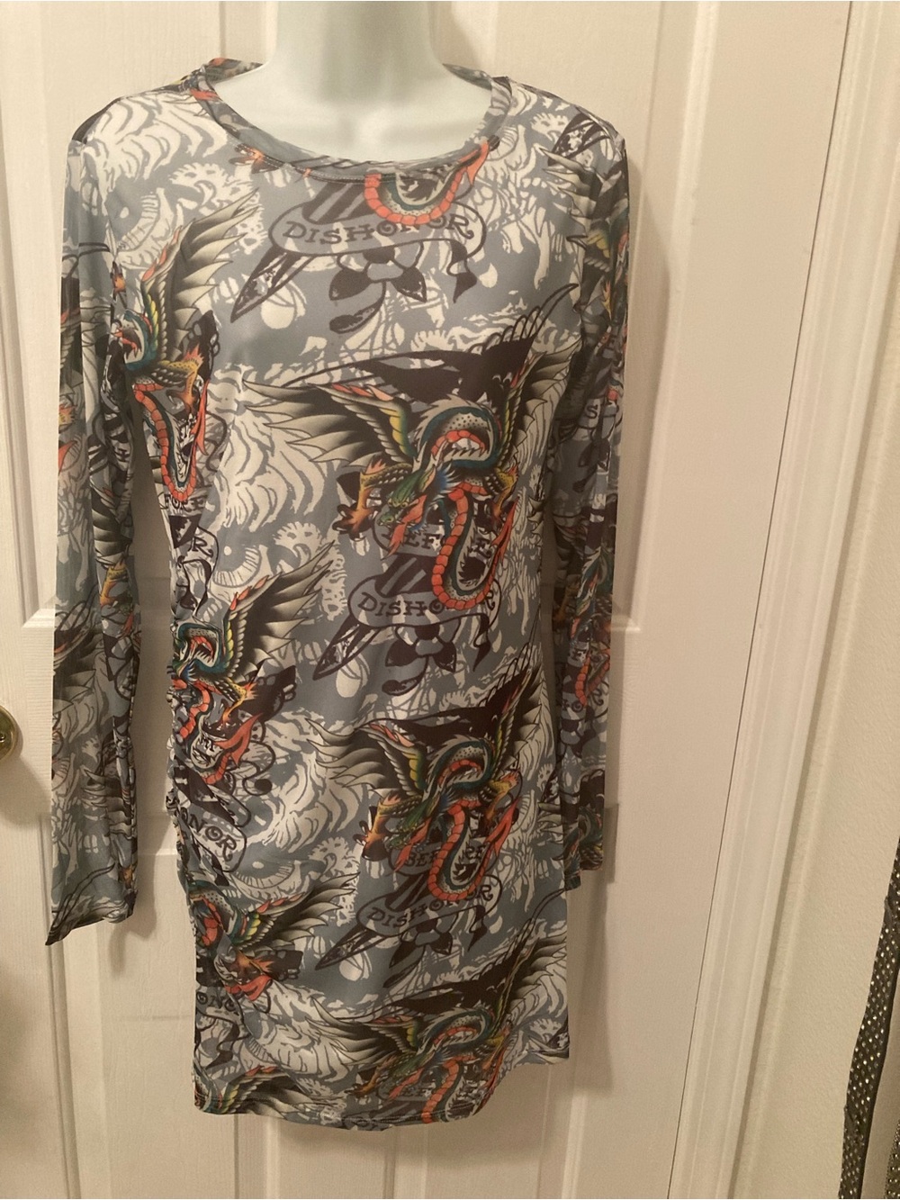 Women’s Long-Sleeve Graphic Print Dress in Light Gray